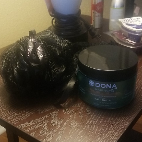 BRAND NEW! Dona bath salts with body pouf! - Picture 2 of 5